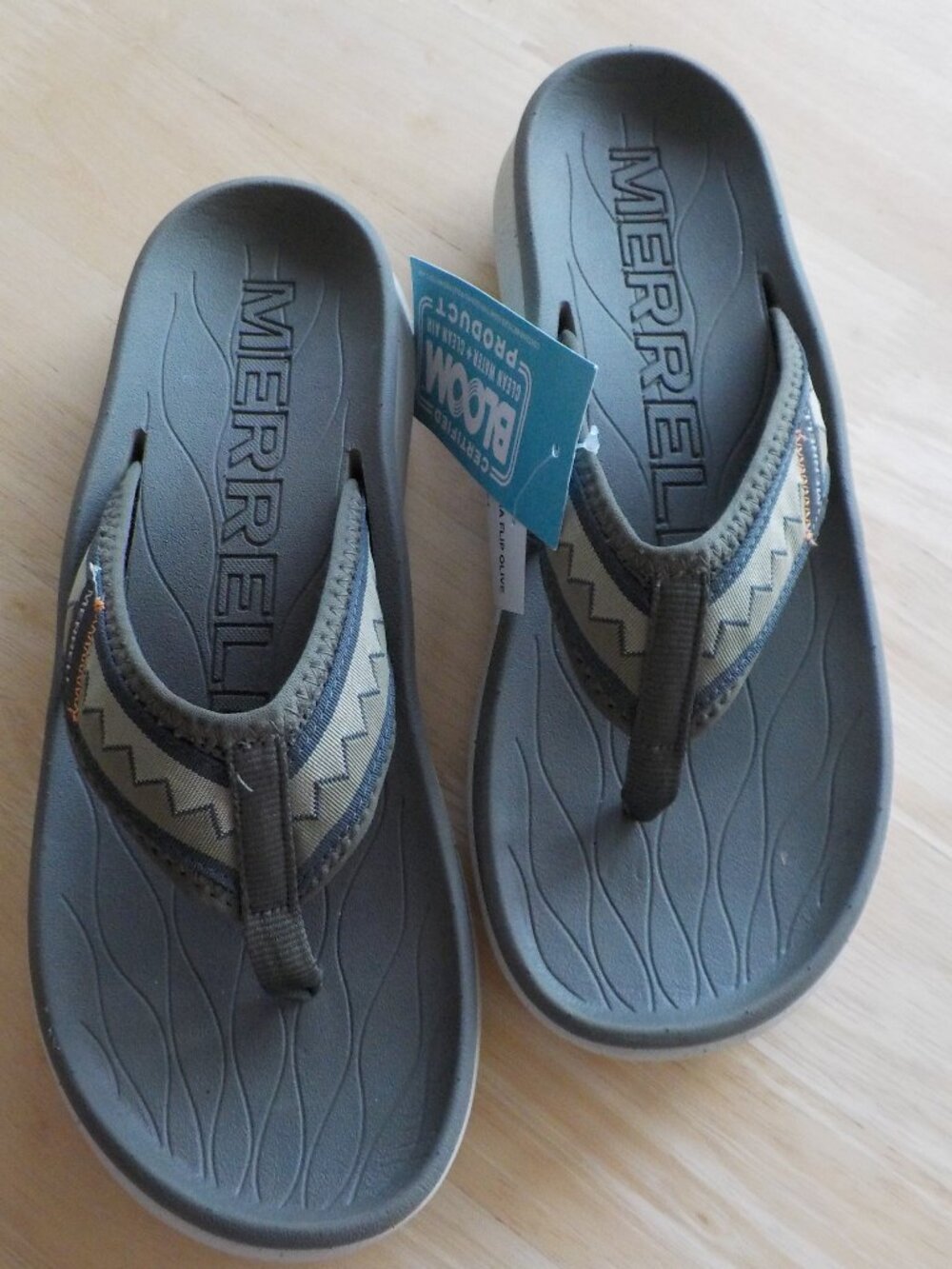 Merrell Flip Flop Sandals Mens Size 8 - NWT - Gray  (2556)